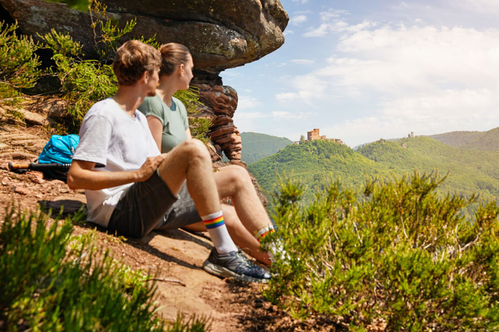 Gefahr durch Zecken | Viele beliebte Urlaubs- und Ausflugsziele liegen in FSME-Risikogebieten. Vor Abreise sollte man sich daher über Möglichkeiten zur FSME-Vorsorge, etwa durch Impfen, informieren.